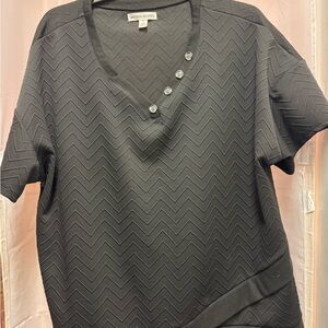 New York Laundry Black Chevron Short Sleeve Top
